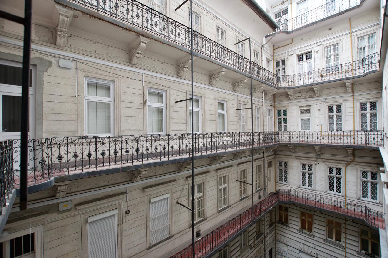 Standard Apartment By Hi5 - Terez 6 Budapest Exterior photo
